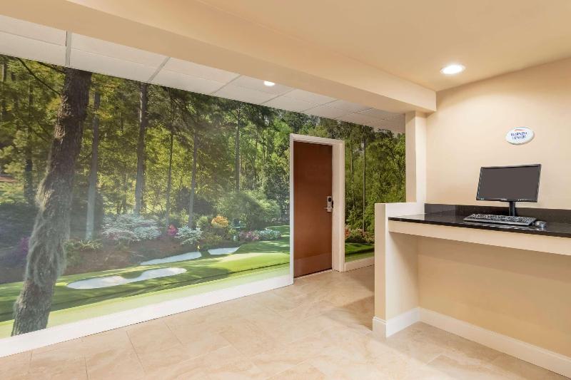 هتل Baymont By Wyndham Augusta West