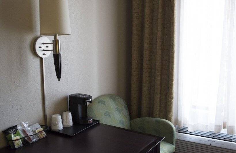 בית מלון כפרי Baymont By Wyndham East Windsor Bradley Airport