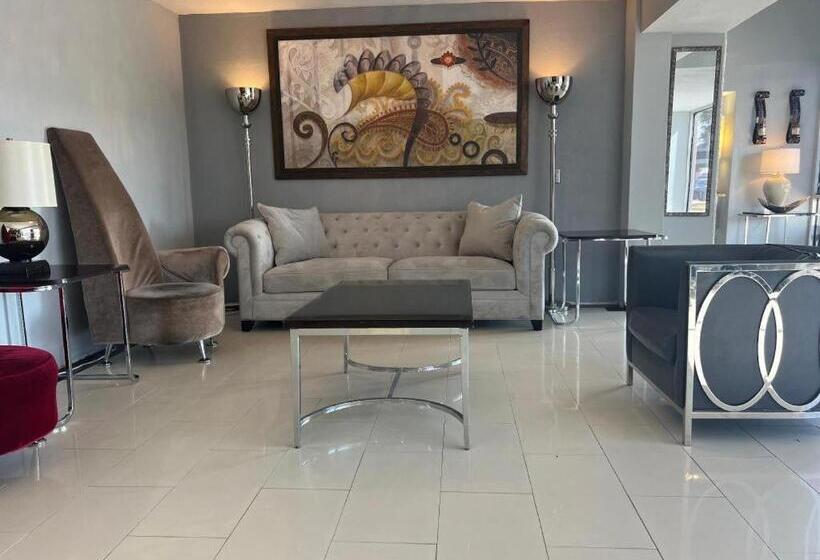 هتل Baymont By Wyndham Odessa University Area