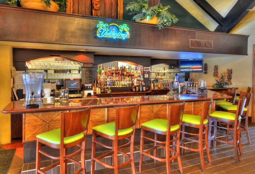 בית מלון כפרי Best Western Aku Tiki Inn