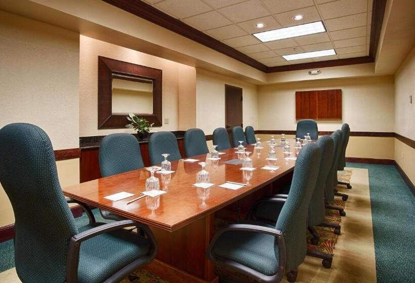 בית מלון כפרי Best Western Aku Tiki Inn