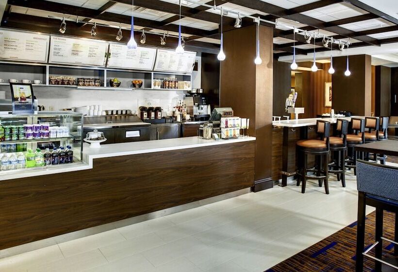 هتل Courtyard By Marriott Charleston Historic District