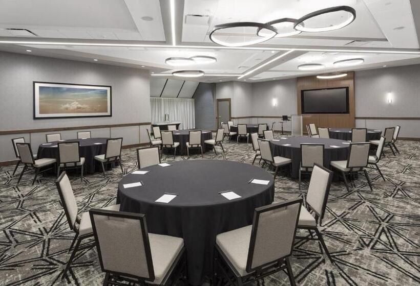 هتل Crowne Plaza Lansing, An Ihg