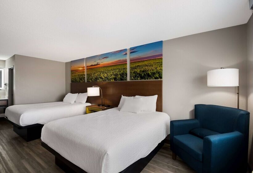 هتل Days Inn By Wyndham Ankeny  Des Moines