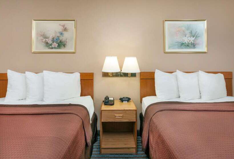 בית מלון כפרי Days Inn By Wyndham Charleston