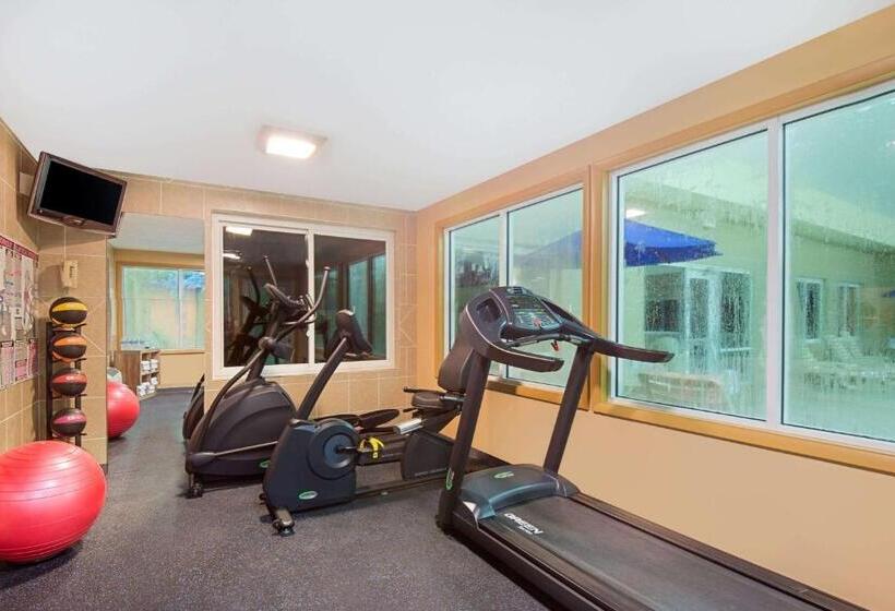 فندق Days Inn By Wyndham Fremont