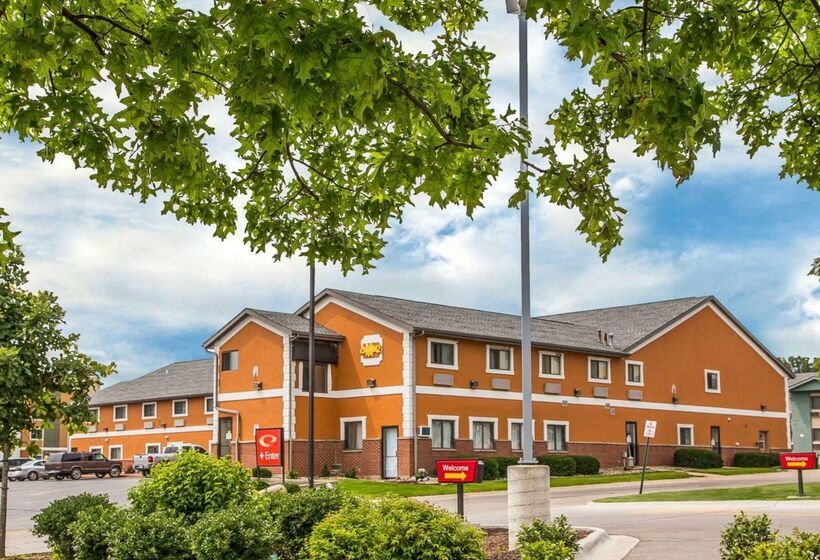 Отель Econo Lodge