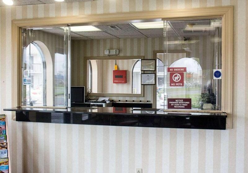 هتل Econo Lodge Chesapeake Route 13 And I 464