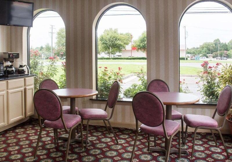 هتل Econo Lodge Chesapeake Route 13 And I 464