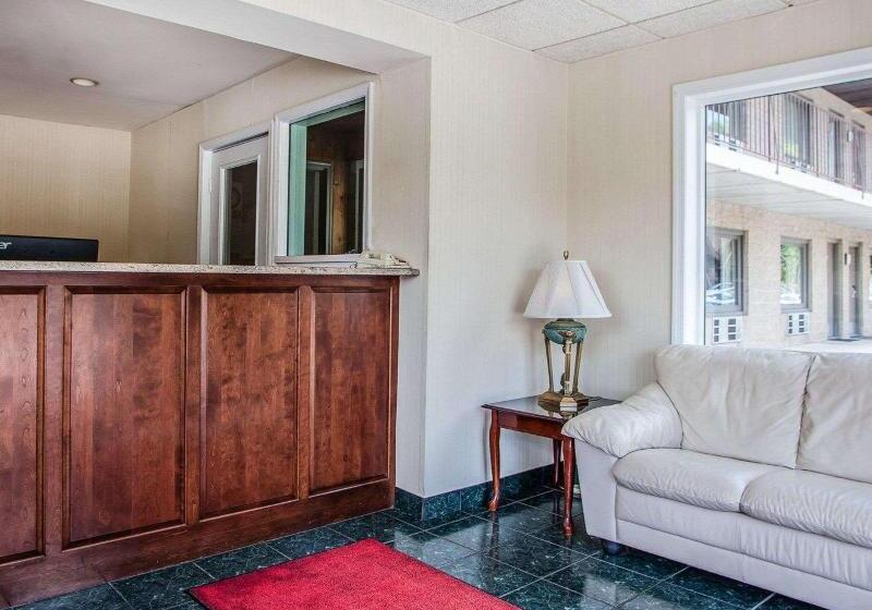 Отель Econo Lodge Douglassville Pottstown
