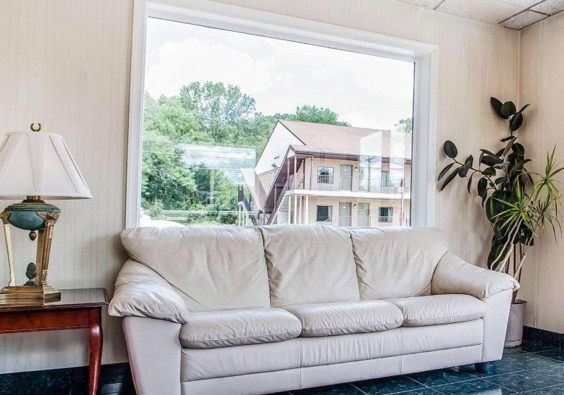 Отель Econo Lodge Douglassville Pottstown