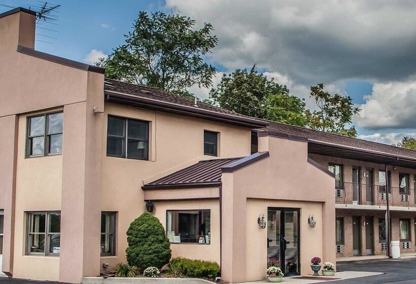 Отель Econo Lodge Douglassville Pottstown