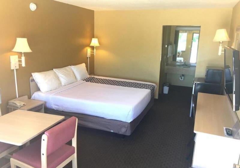 هتل Econo Lodge Inn & Suites