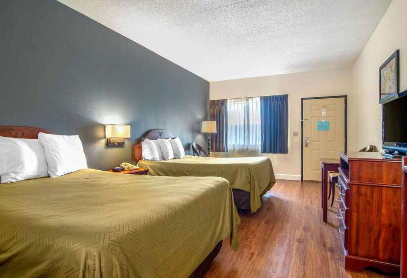 فندق Econo Lodge Inn & Suites