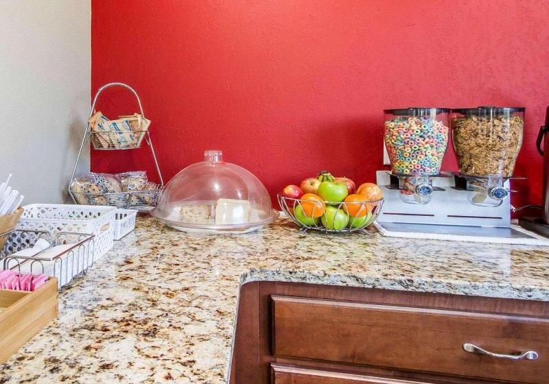 בית מלון כפרי Econo Lodge Lanett