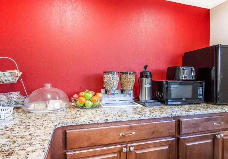 בית מלון כפרי Econo Lodge Lanett