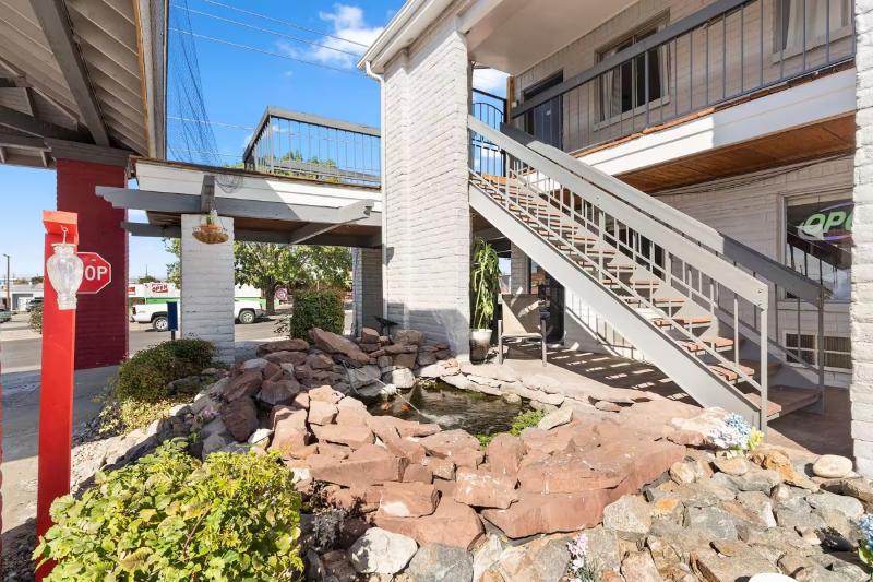 Отель Days Inn By Wyndham Albuquerque Northeast