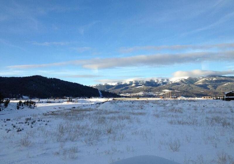 فندق Flying Saddle Resort And Steak House