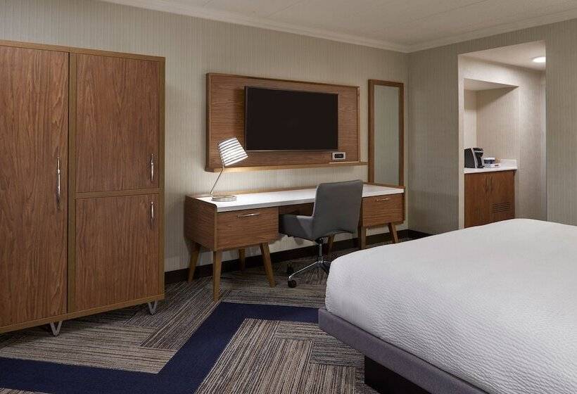 هتل Four Points By Sheraton Windsor Downtown