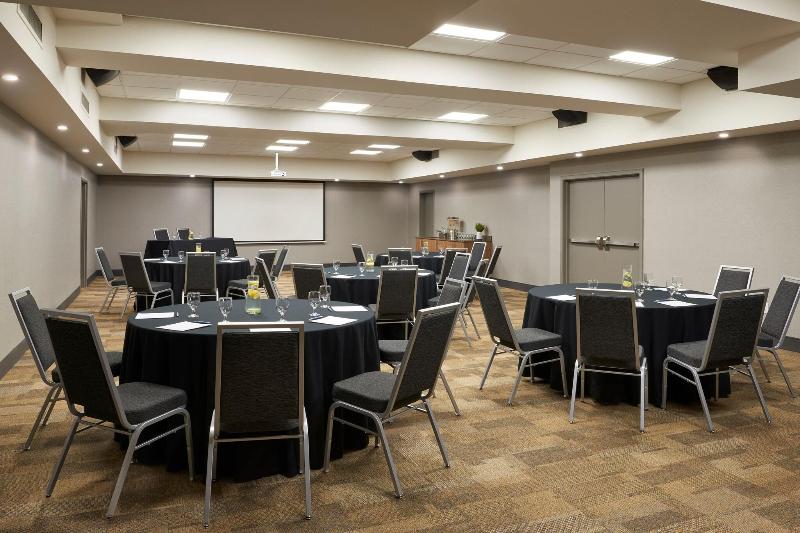 هتل Four Points By Sheraton Windsor Downtown