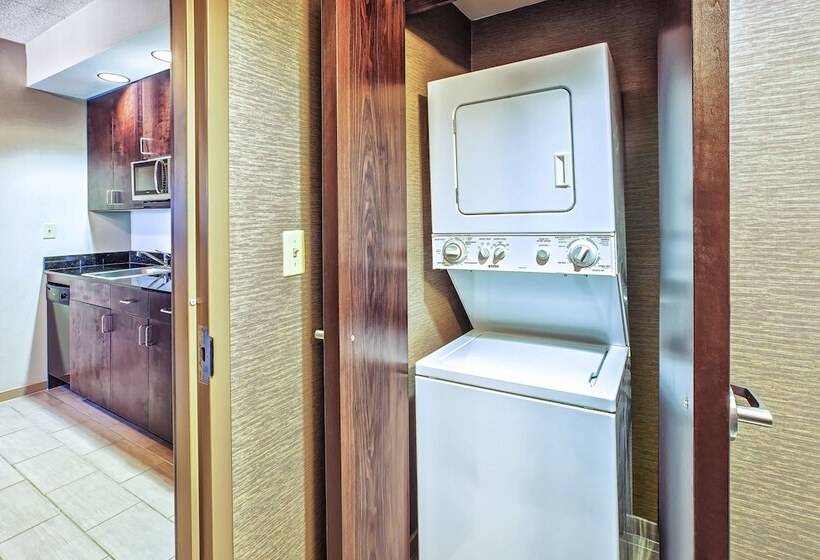 هتل Holiday Inn Express & Suites Dayton South   I 675, An Ihg