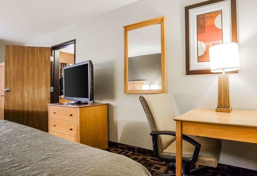 هتل Quality Inn & Suites Des Moines Airport