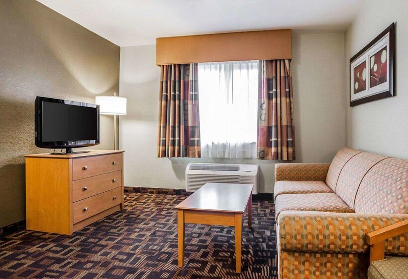 هتل Quality Inn & Suites Des Moines Airport