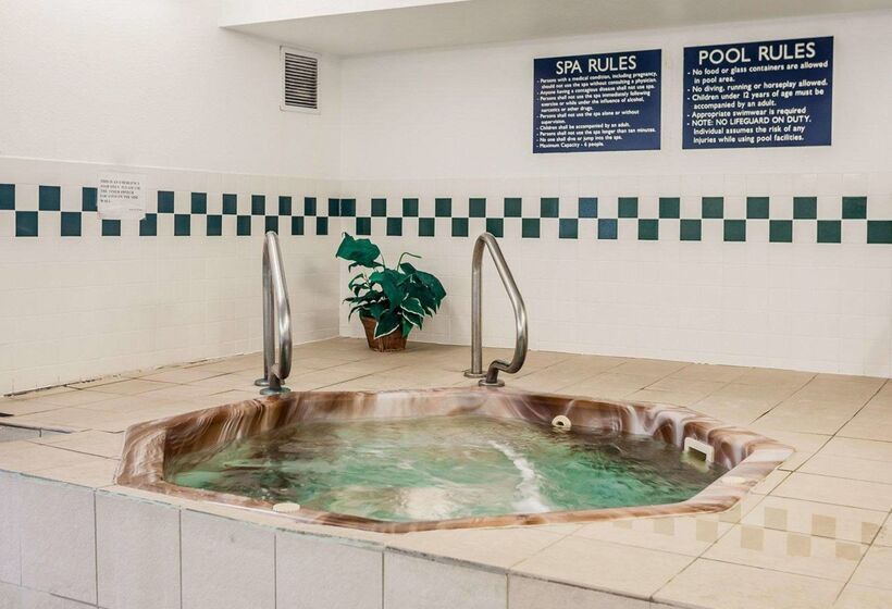 هتل Quality Inn & Suites Des Moines Airport