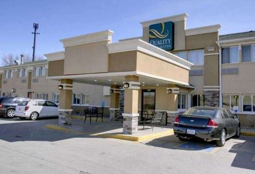 هتل Quality Inn & Suites Des Moines Airport