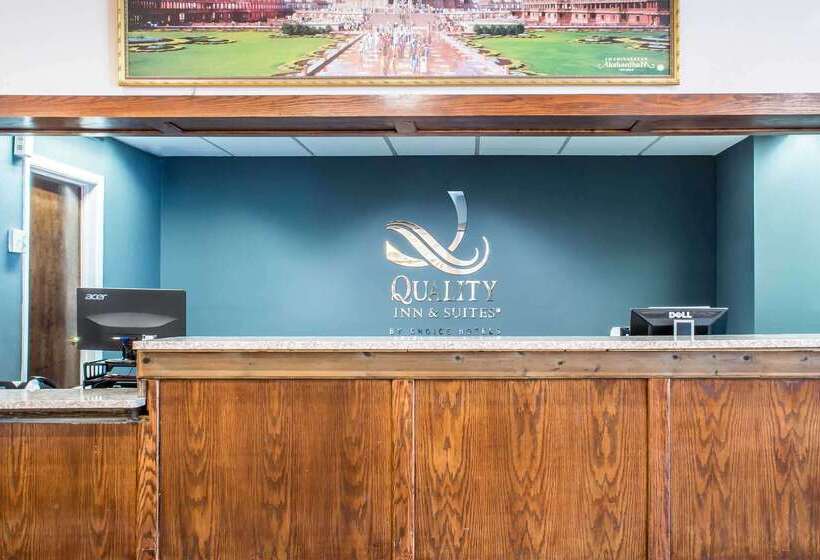 فندق Quality Inn & Suites Palm Island Indoor Waterpark