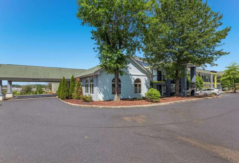 Отель Quality Inn