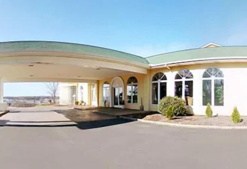 Отель Quality Inn