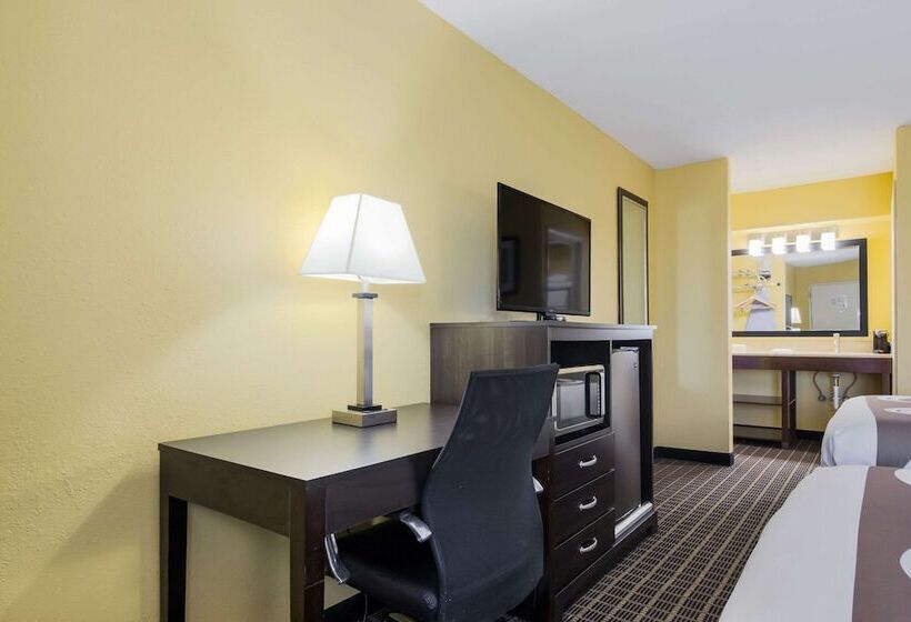 Отель Quality Inn