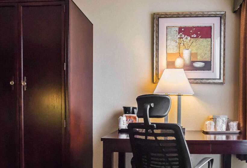 ホテル Quality Inn Mill Hall   Lamar