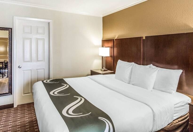 בית מלון כפרי Quality Inn & Suites