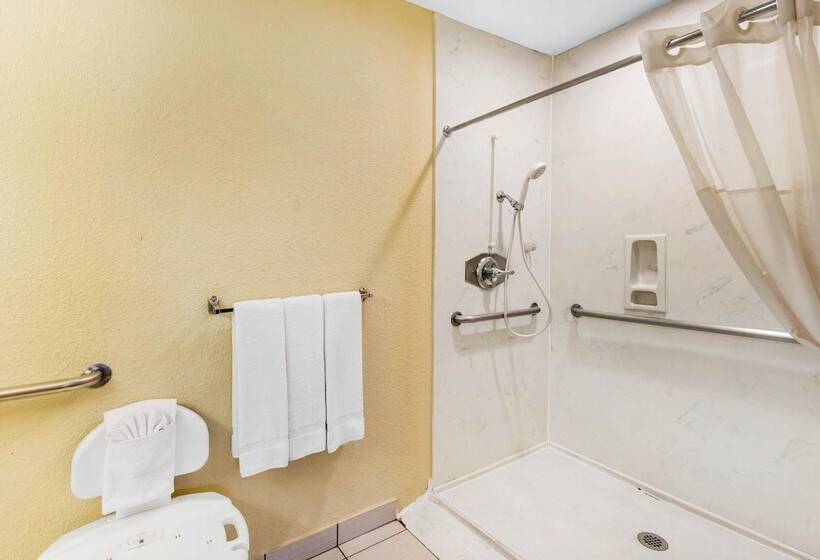 בית מלון כפרי Quality Inn & Suites