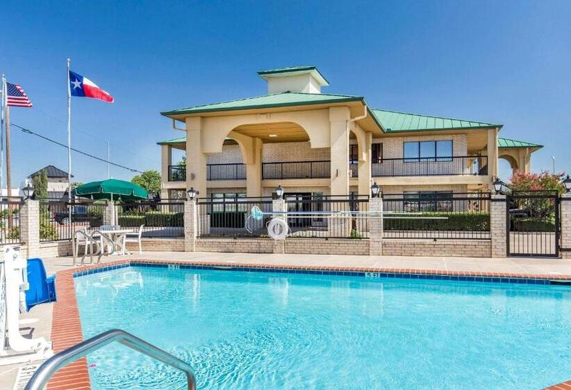 בית מלון כפרי Quality Inn & Suites