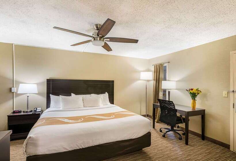 فندق Quality Inn University Lansing