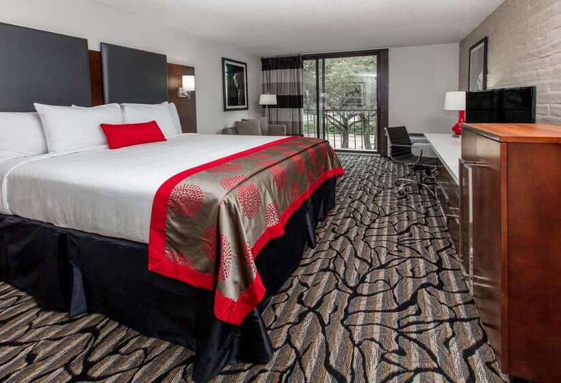 هتل Ramada By Wyndham Austin South