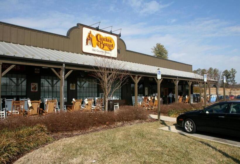 בית מלון כפרי Ramada By Wyndham Harrisonburg