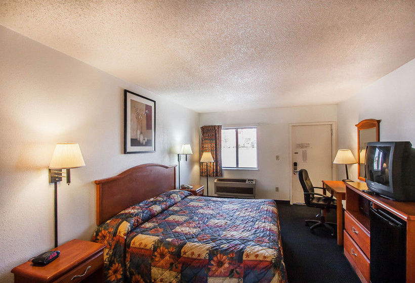 בית מלון כפרי Rodeway Inn Effingham