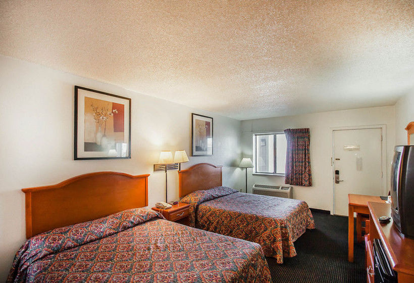 בית מלון כפרי Rodeway Inn Effingham