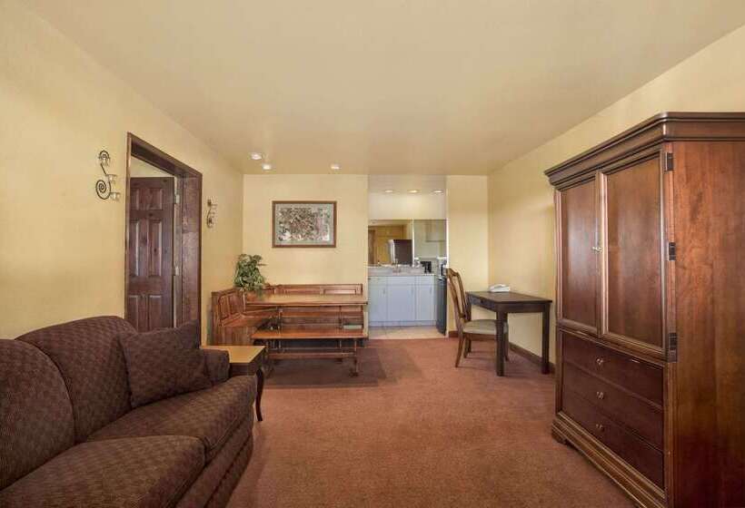 호텔 Travelodge By Wyndham Lemoore Near Naval Air Station