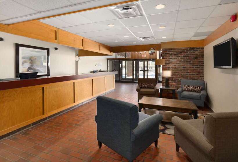 هتل Travelodge By Wyndham Thunder Bay On