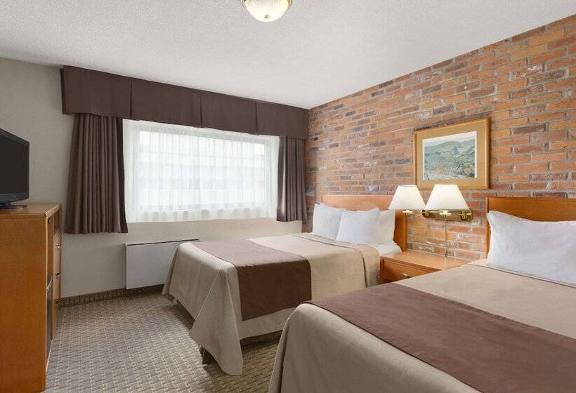 هتل Travelodge By Wyndham Thunder Bay On