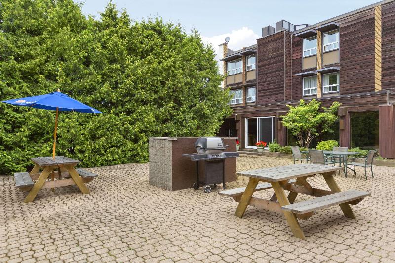 هتل Travelodge By Wyndham Thunder Bay On