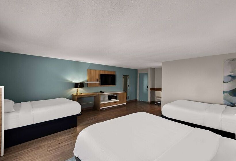 هتل Wyndham Garden Ankeny