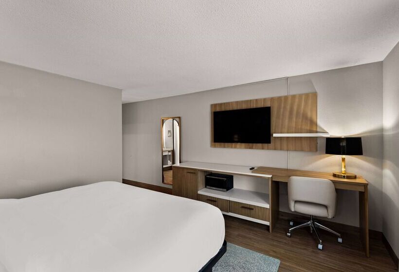 هتل Wyndham Garden Ankeny