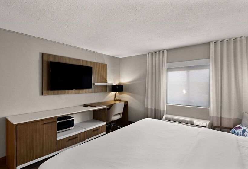 هتل Wyndham Garden Ankeny