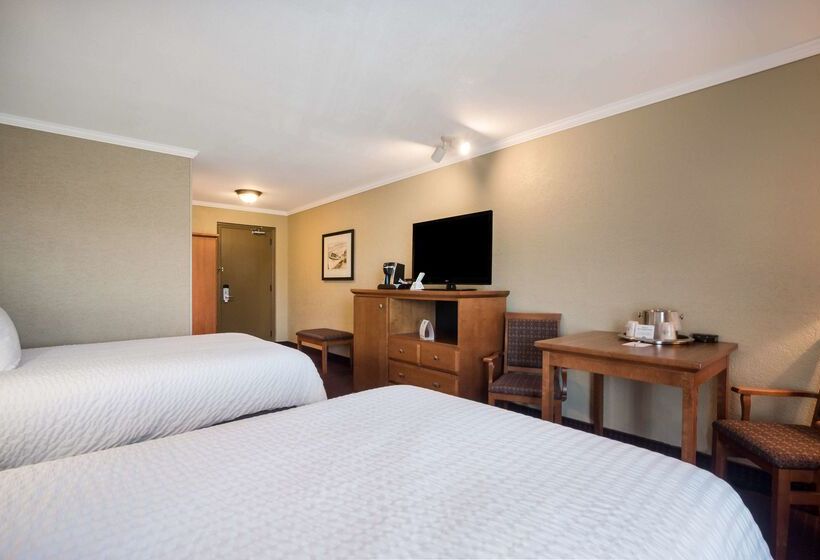 استراحتگاه Best Western Plus Norwester Hotel & Conference Centre